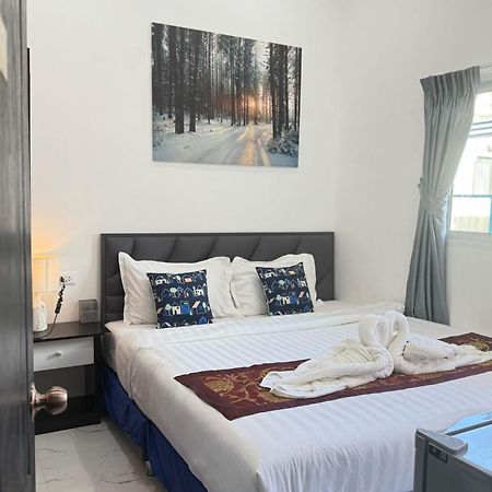 Hotel Heaven House Restro & Bar Patong Esterno foto