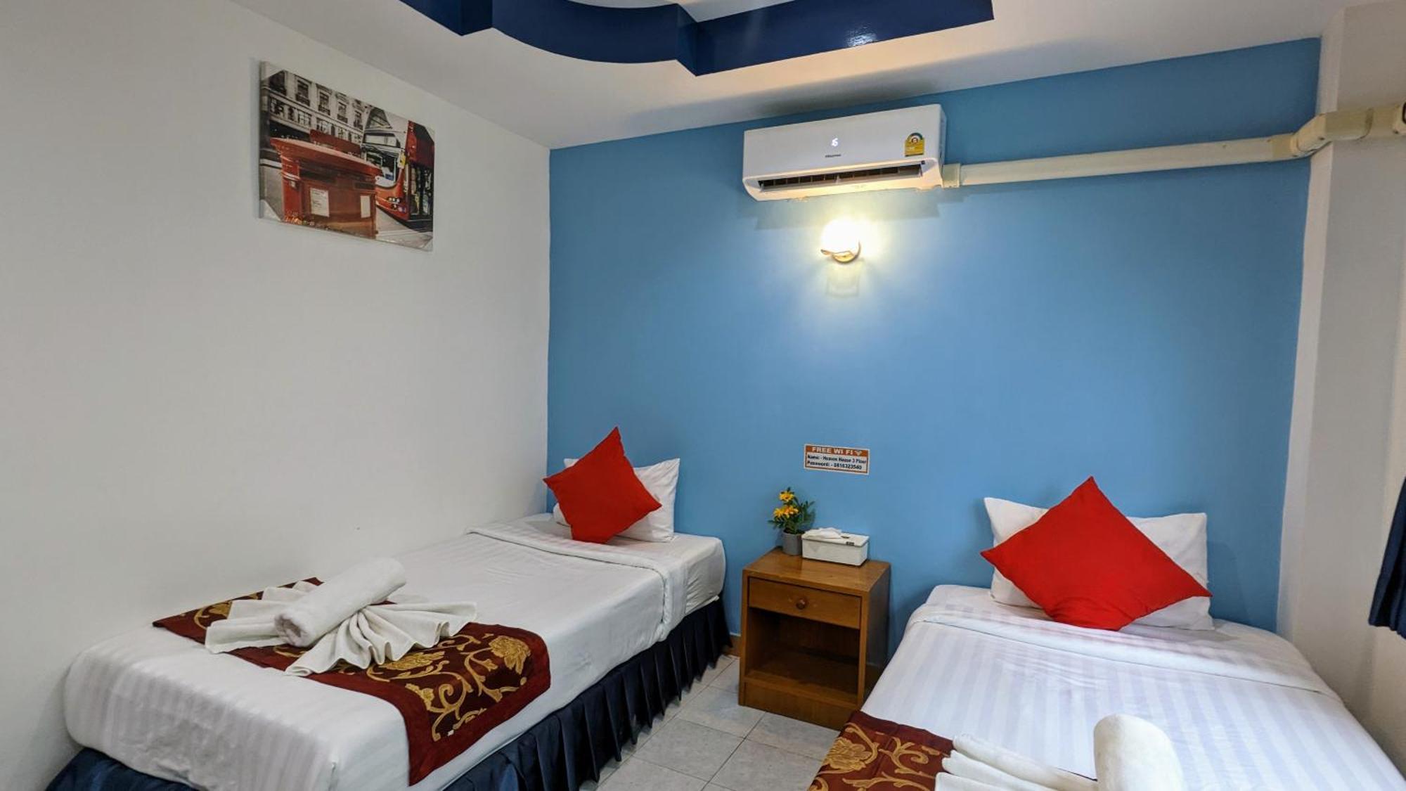 Hotel Heaven House Restro & Bar Patong Esterno foto
