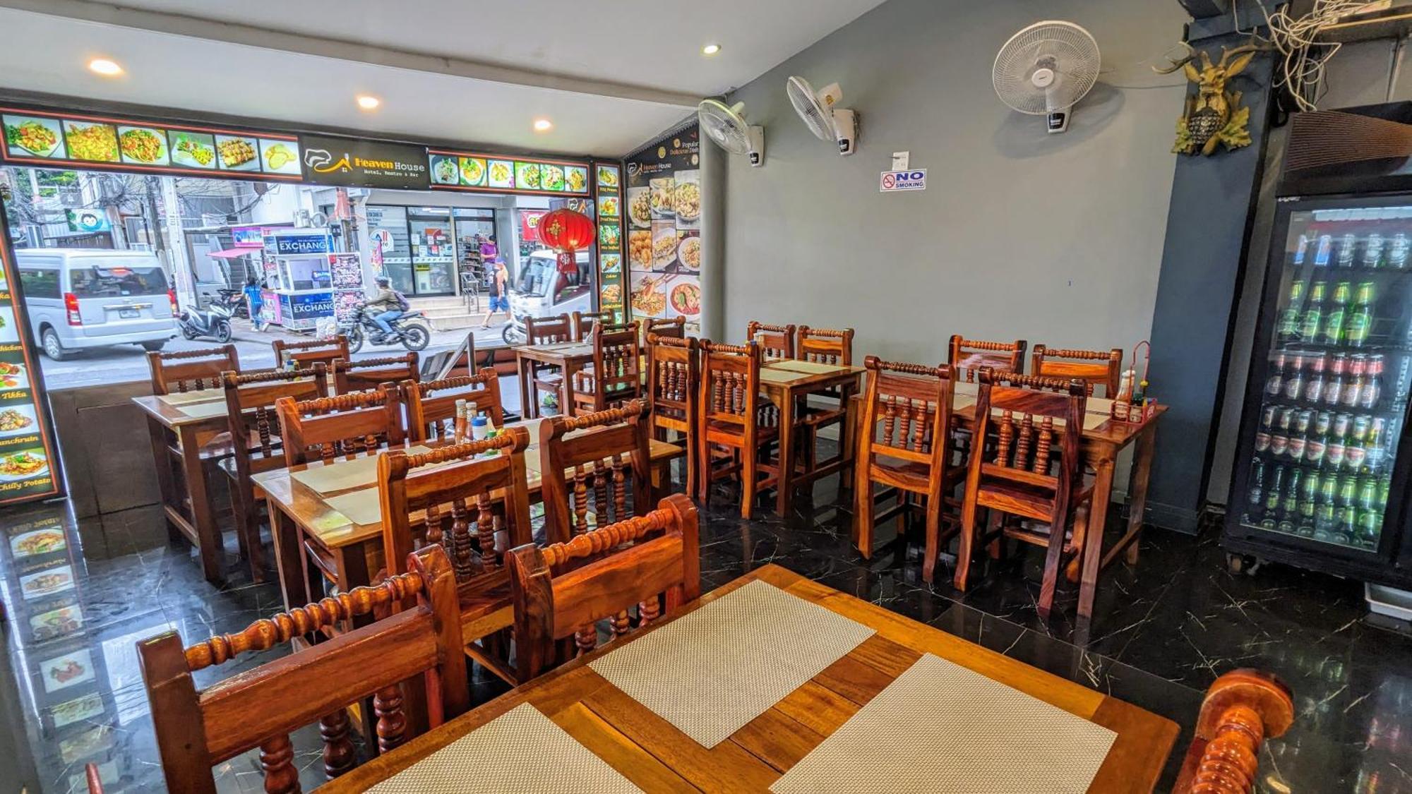 Hotel Heaven House Restro & Bar Patong Esterno foto