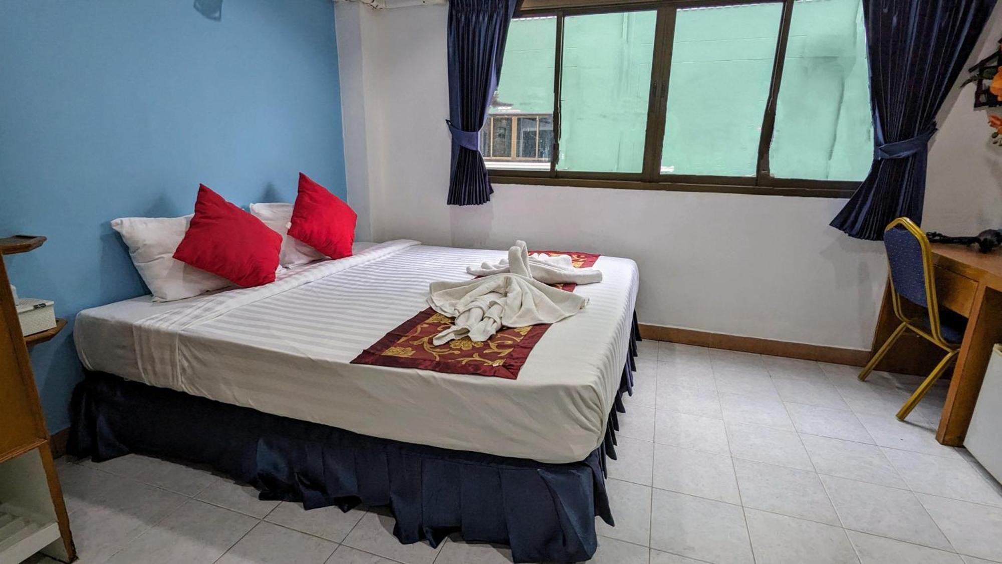 Hotel Heaven House Restro & Bar Patong Esterno foto