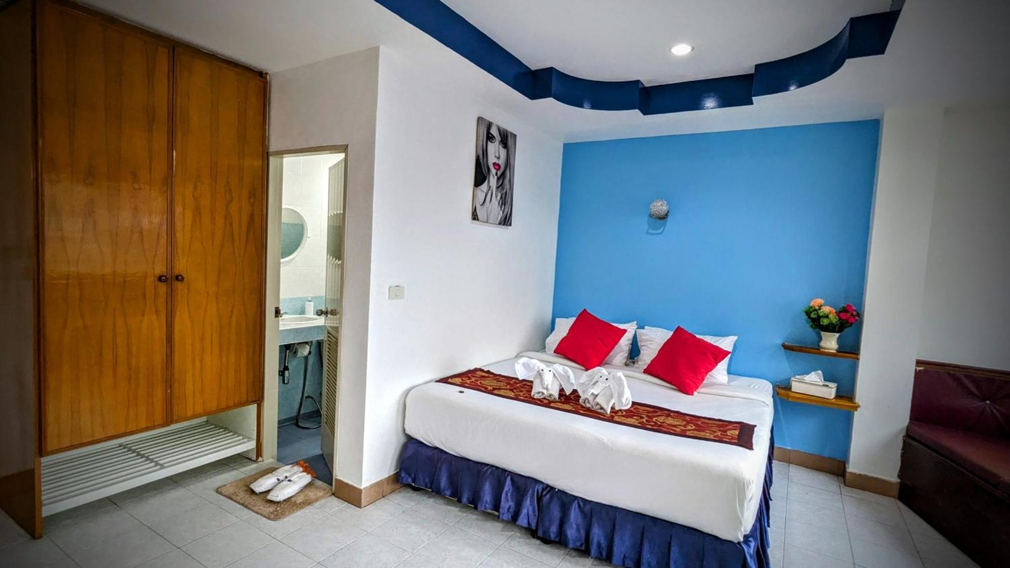 Hotel Heaven House Restro & Bar Patong Esterno foto