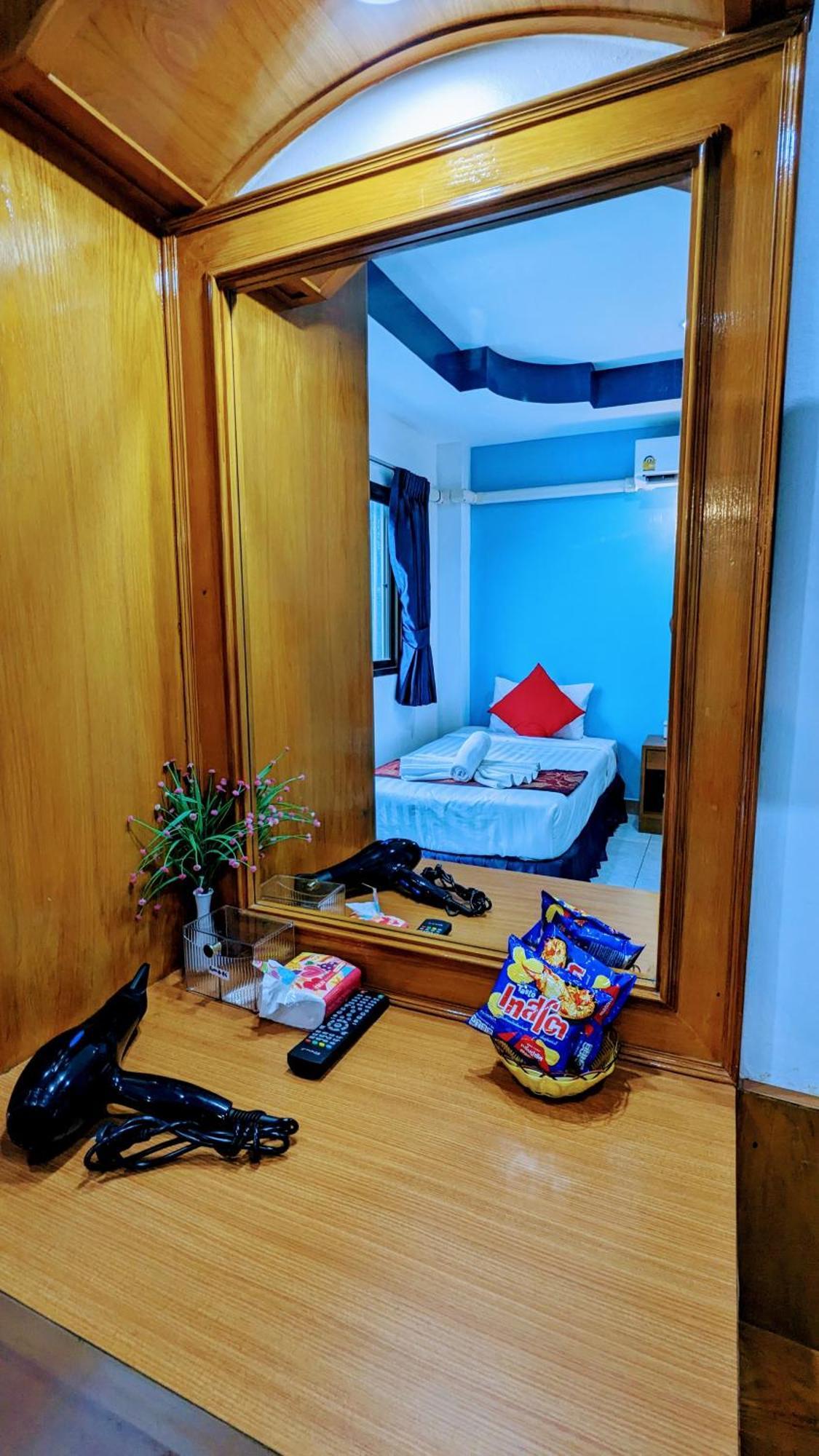 Hotel Heaven House Restro & Bar Patong Esterno foto