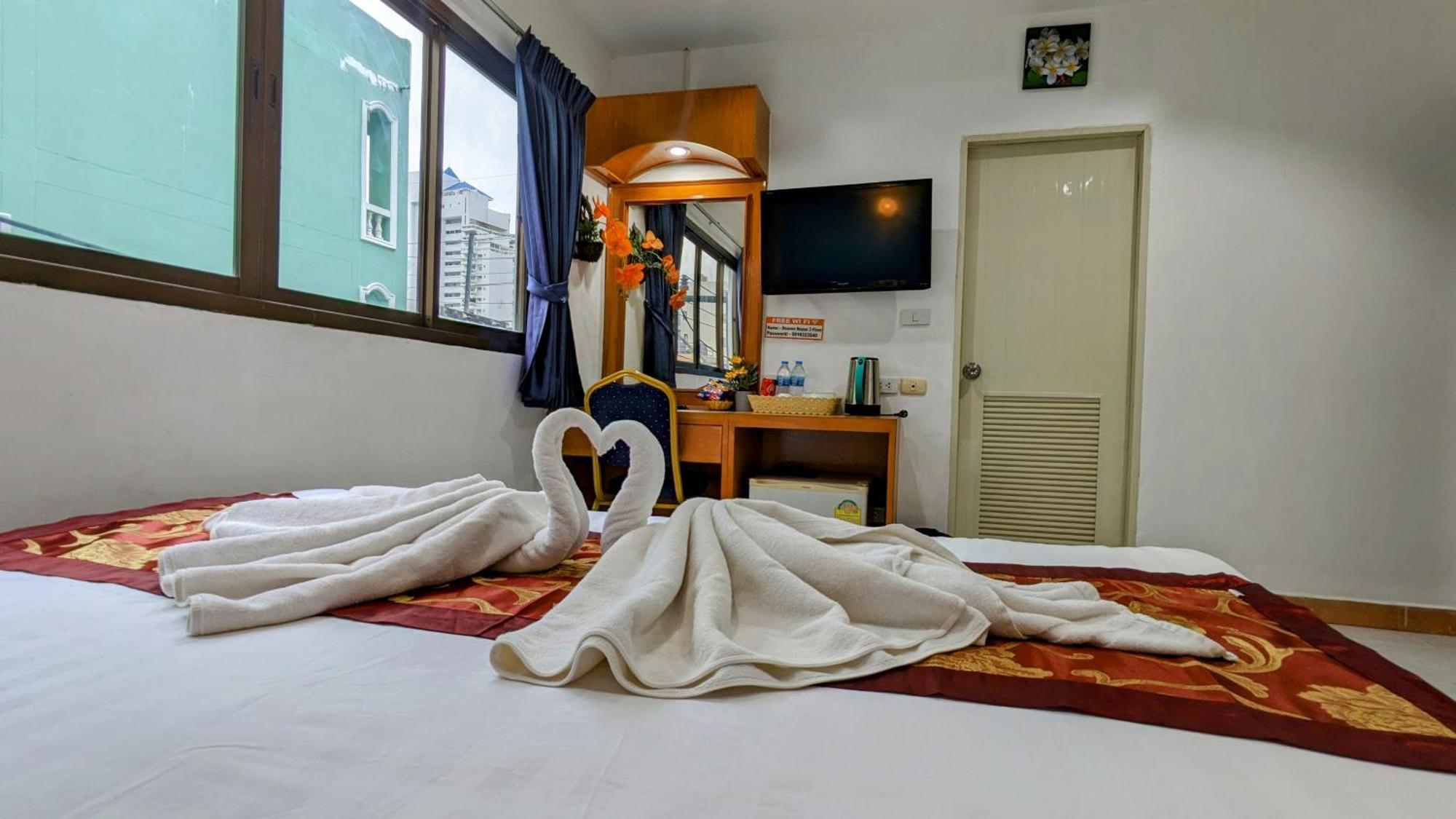Hotel Heaven House Restro & Bar Patong Esterno foto
