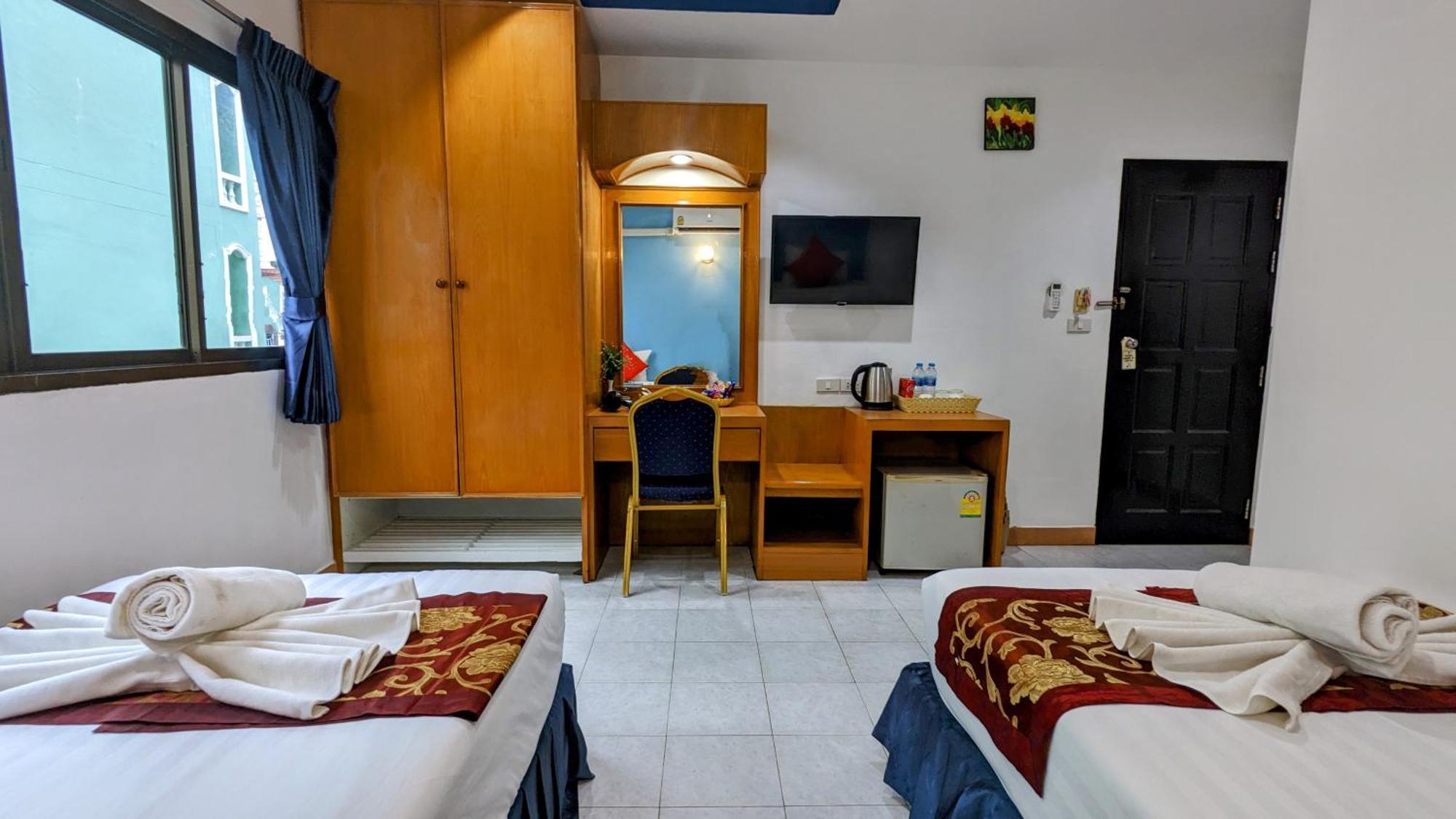 Hotel Heaven House Restro & Bar Patong Esterno foto
