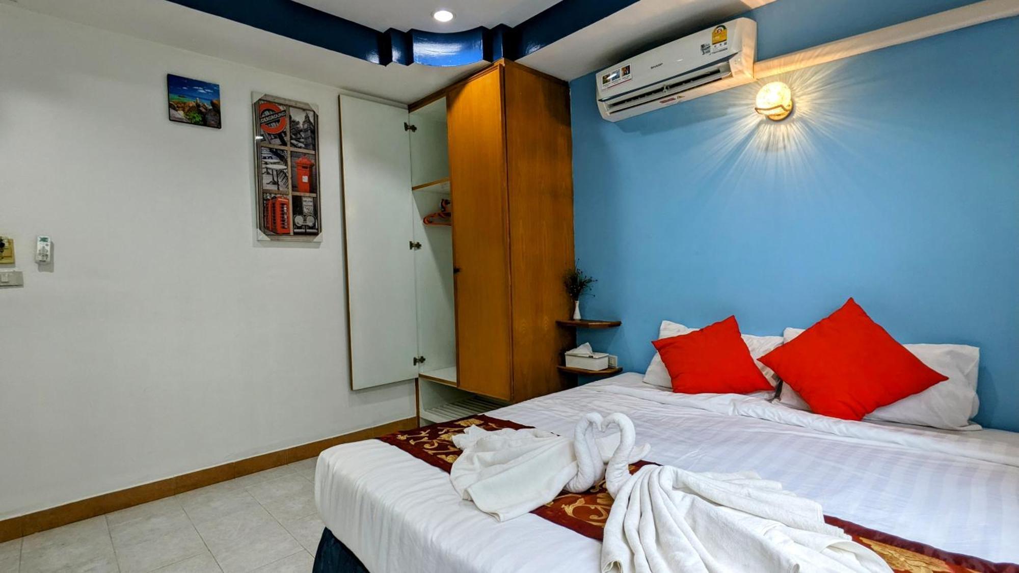 Hotel Heaven House Restro & Bar Patong Esterno foto
