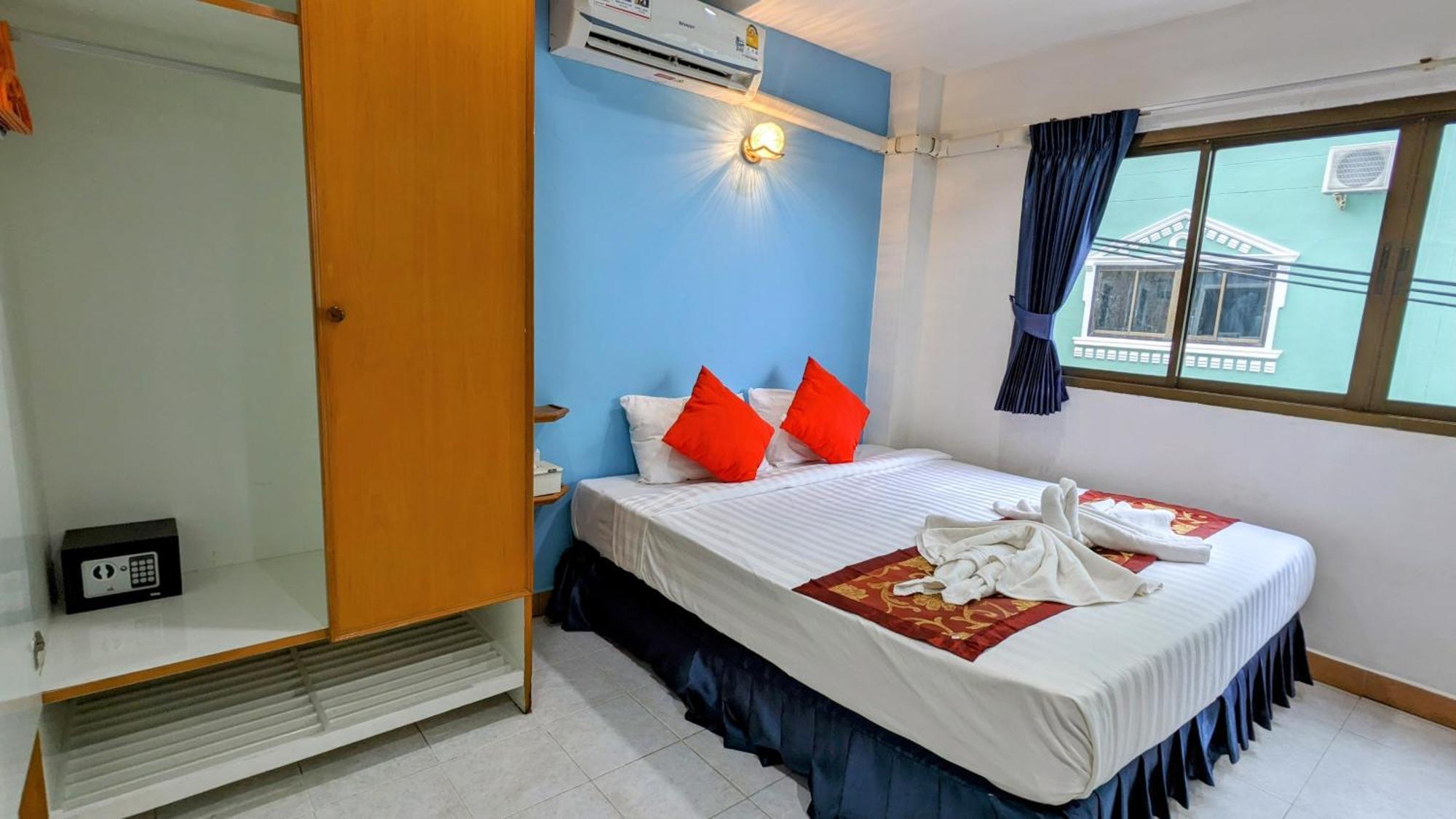 Hotel Heaven House Restro & Bar Patong Esterno foto