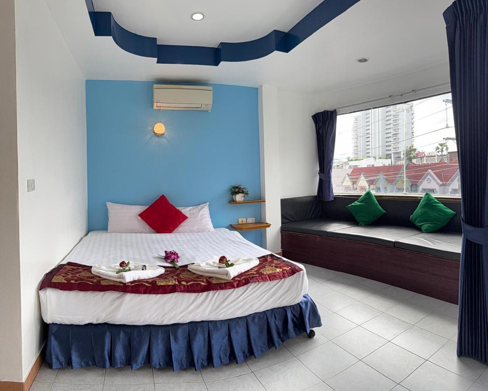 Hotel Heaven House Restro & Bar Patong Esterno foto