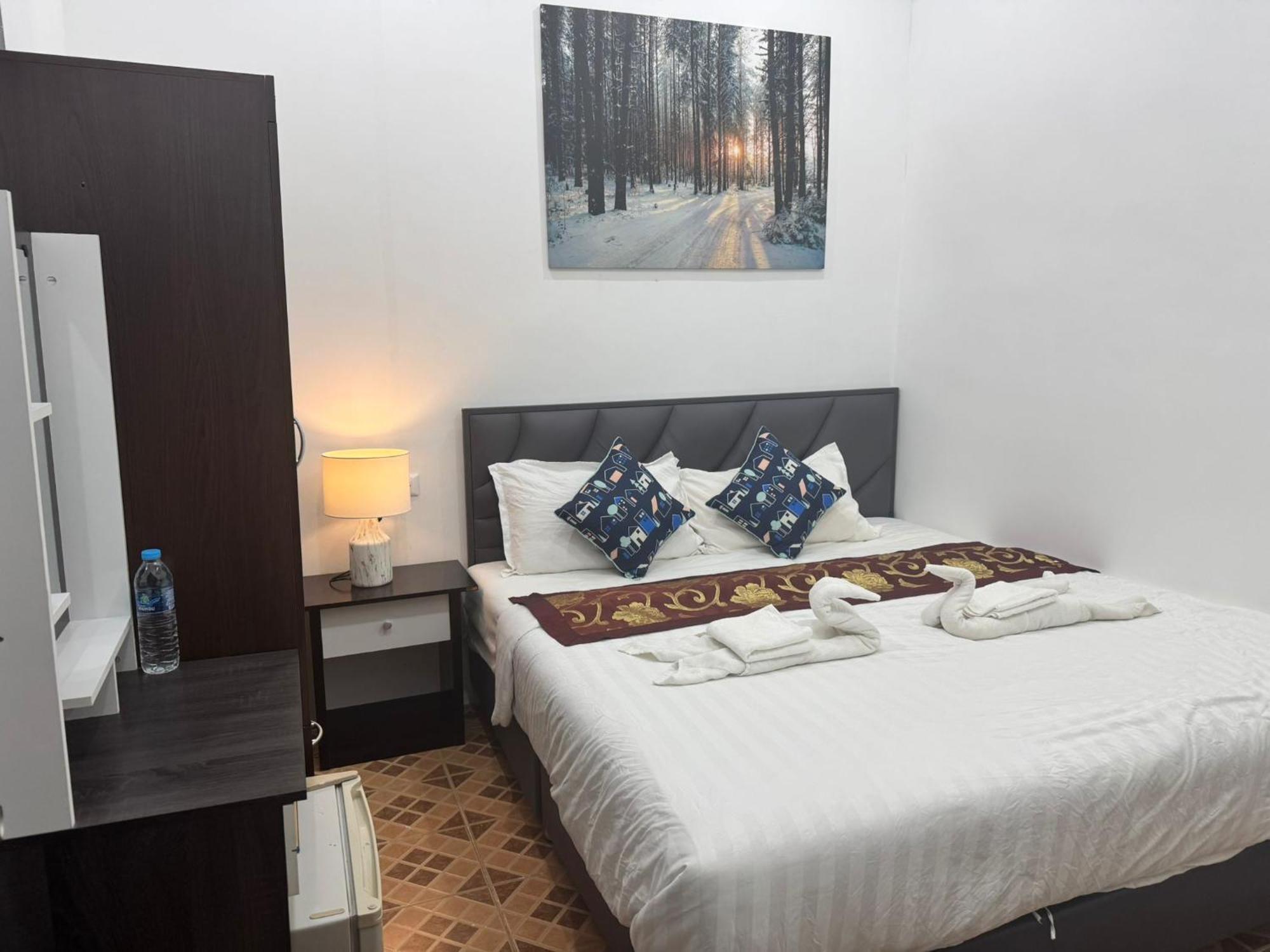 Hotel Heaven House Restro & Bar Patong Esterno foto