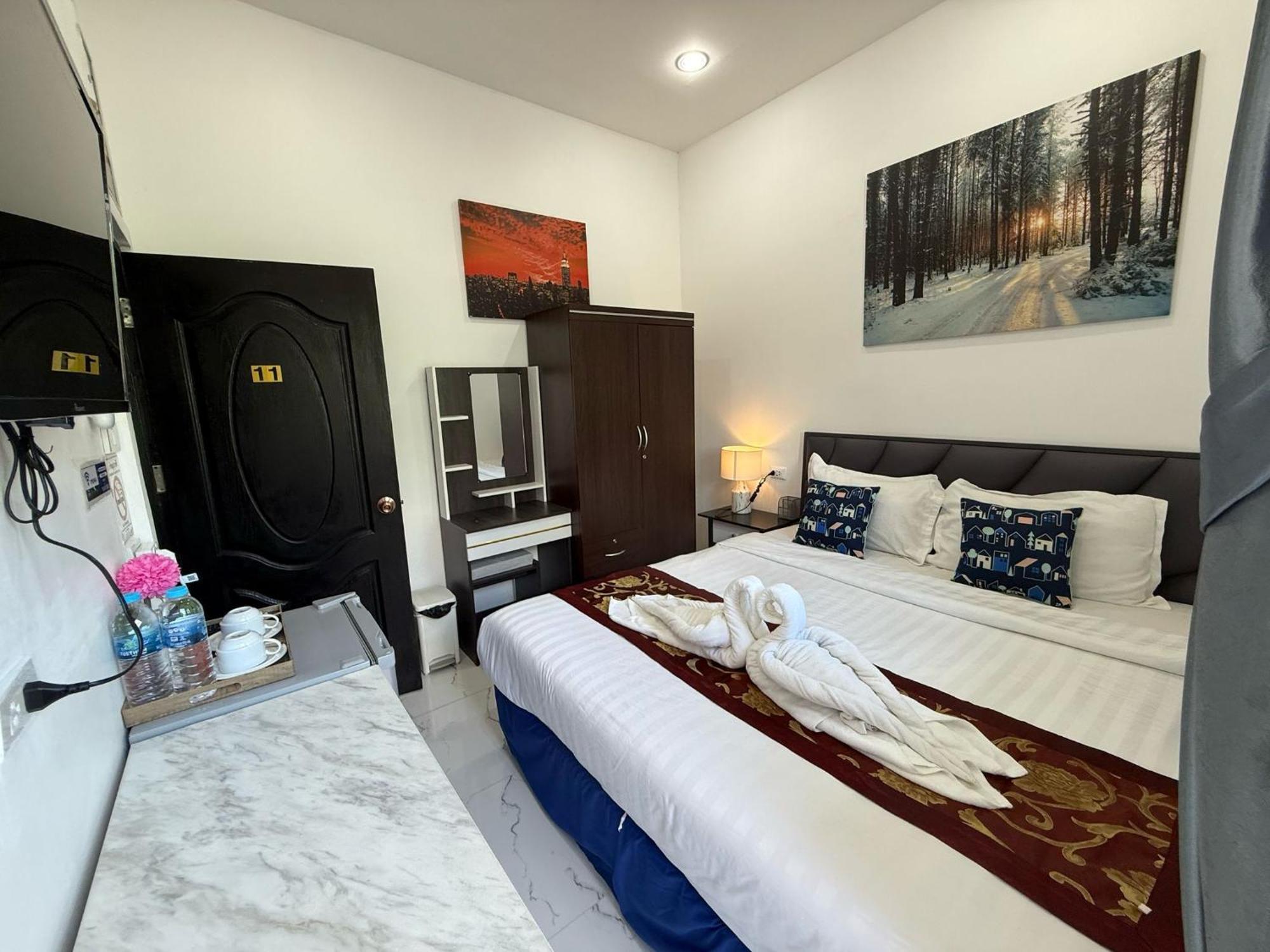 Hotel Heaven House Restro & Bar Patong Esterno foto